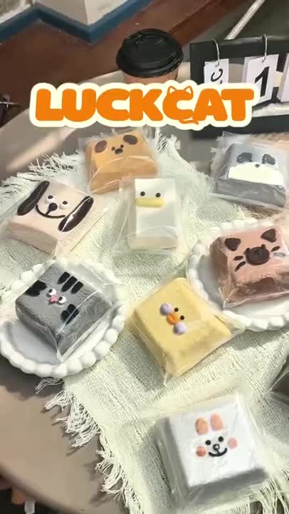 ケーキにゃんこ